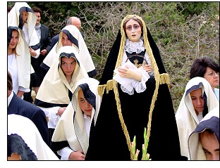 "Passos de Sant Miquel": a village tradition